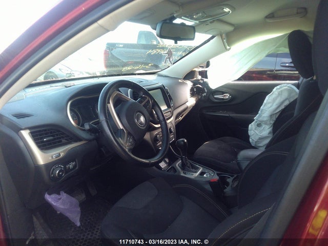 1C4PJLCB8FW782984 Jeep Cherokee Latitude