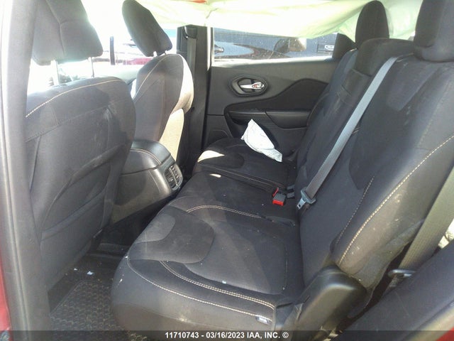 1C4PJLCB8FW782984 Jeep Cherokee Latitude