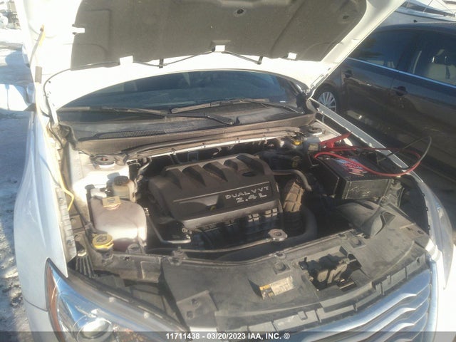 1C3CCBAB5EN233886 Chrysler 200 LX