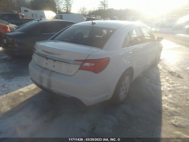1C3CCBAB5EN233886 Chrysler 200 LX