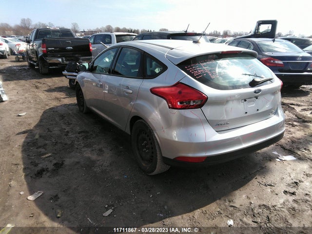 Ford FOCUS SE 2015 1FADP3K23FL257504 Image 4