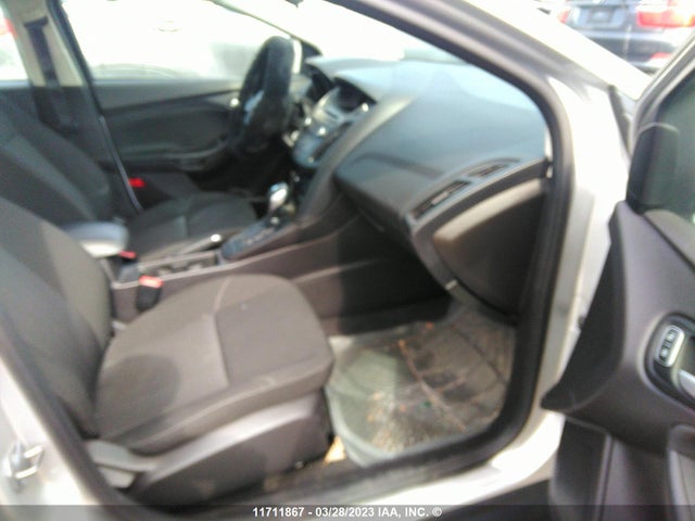 Ford FOCUS SE 2015 1FADP3K23FL257504 Image 6