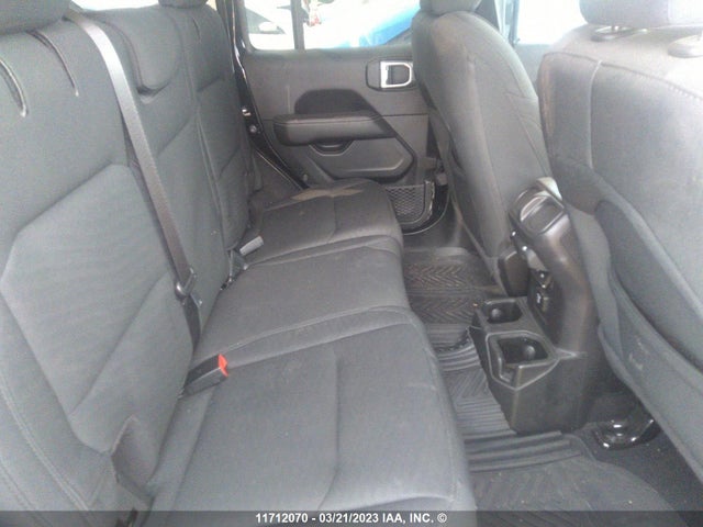 1C4HJXENXMW504524 Jeep Wrangler Unlimited Sahara