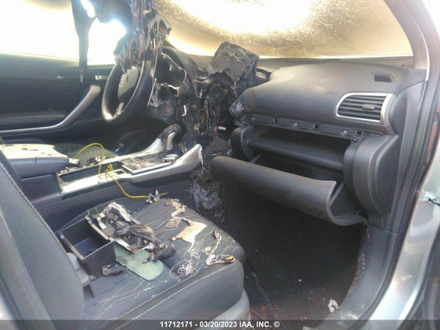 JA4AT4AA3KZ600689 Mitsubishi Eclipse Cross Le/sp