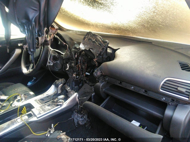 JA4AT4AA3KZ600689 Mitsubishi Eclipse Cross Le/sp
