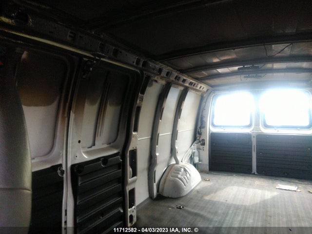 Chevrolet Express G2500 2020 1GCWGBFP1L1173031 Image 9