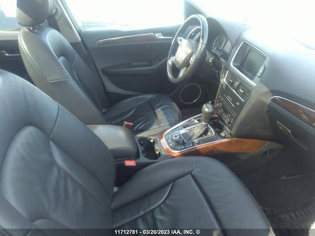 WA1LKCFP3AA042729 Audi Q5 Premium Plus