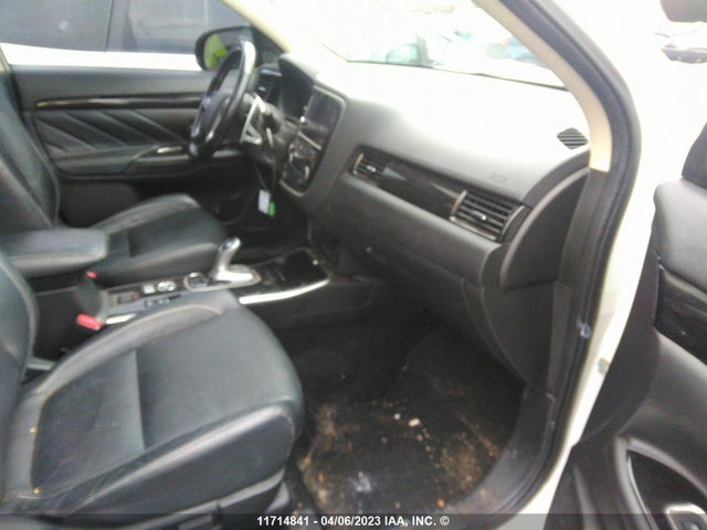 JA4J24A56JZ613070 Mitsubishi Outlander Se/gt