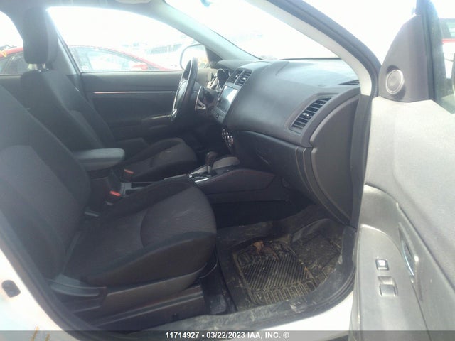 JA4AJ4AW9JZ604357 Mitsubishi Rvr Se Limited/gt
