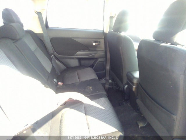 JA4AZ2A38EZ600552 Mitsubishi Outlander Es