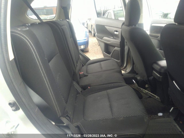 JA4AZ2A38JZ600934 Mitsubishi Outlander Es
