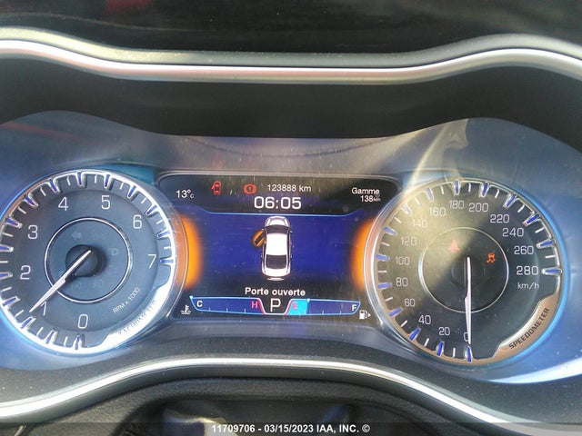 Chrysler 200 C 2015 1C3CCCCB2FN588969 Image 7