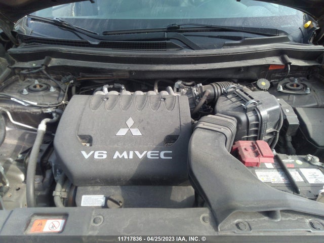 JA4JZ3AX8JZ606807 Mitsubishi Outlander Se/sel