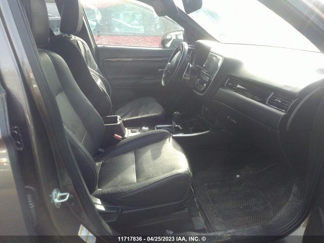 JA4JZ3AX8JZ606807 Mitsubishi Outlander Se/sel