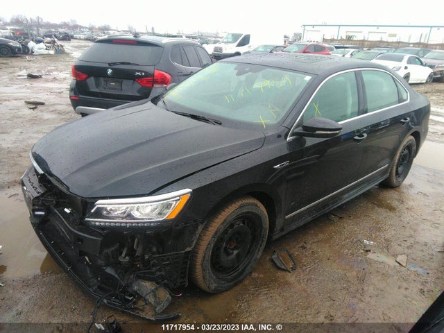 Volkswagen Passat Highline W/ R-line 2017 1VWET7A37HC085084 Image 2