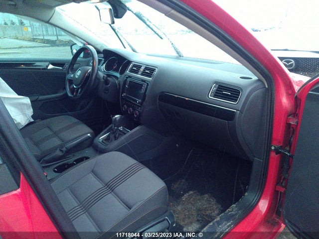 3VWDB7AJ5HM274960 Volkswagen JETTA SE