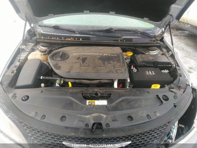1C3CCCBG1FN674268 Chrysler 200 S