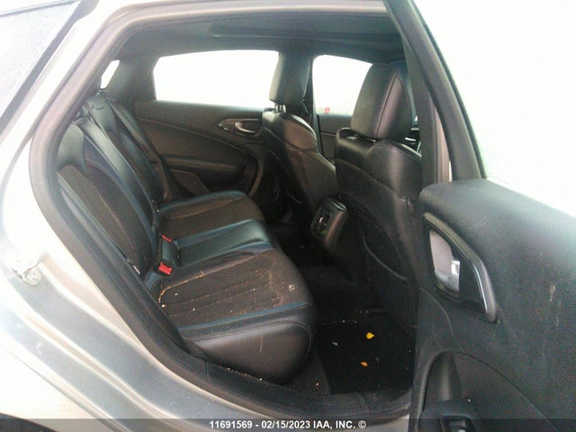 1C3CCCBG1FN674268 Chrysler 200 S