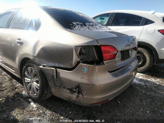 3VW2K7AJ8EM254124 Volkswagen JETTA S
