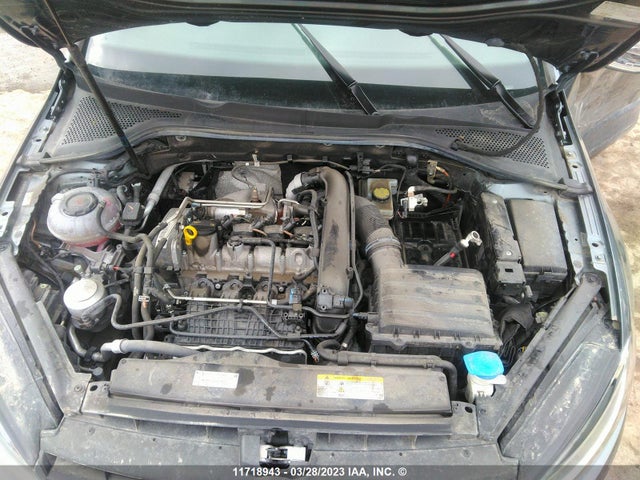 3VWG57AU1MM001023 Volkswagen GOLF
