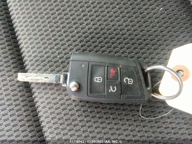 3VWG57AU1MM001023 Volkswagen GOLF
