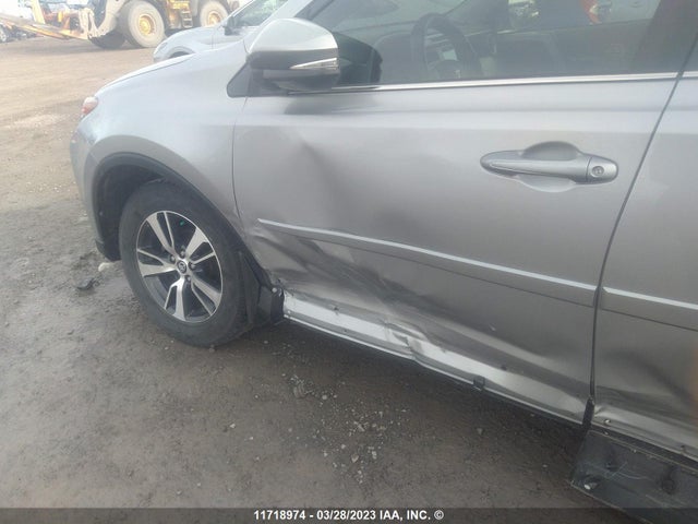 Toyota RAV4 LE 2018 2T3ZFREV6JW407929 Image 6