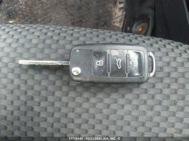 3VW1K7AJ3EM424000 Volkswagen JETTA