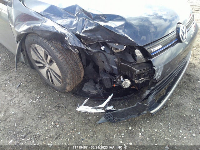 WVWKP7AU2GW911825 Volkswagen E-golf Se
