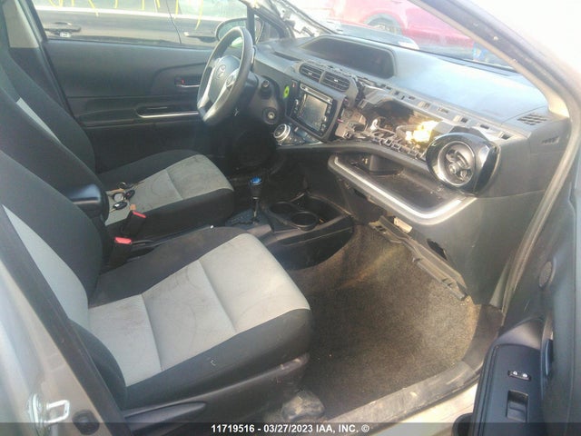 Toyota PRIUS C 2017 JTDKDTB39H1595555 Image 6