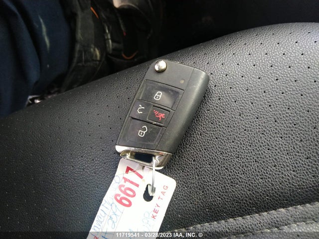Volkswagen GOLF S/SE 2019 3VWG57AU5KM033549 Image 3
