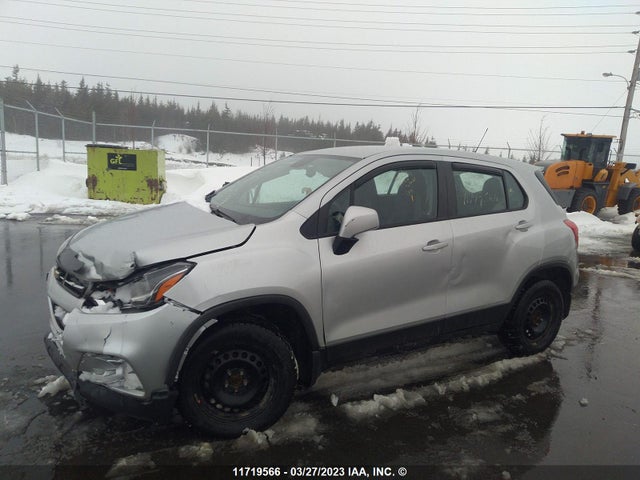 Chevrolet TRAX LS 2019 3GNCJNSB3KL359040 Image 2