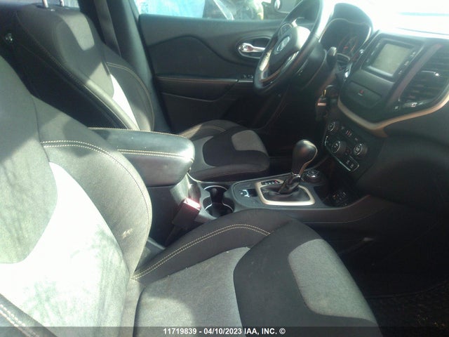 1C4PJMAS2FW626724 Jeep Cherokee Sport