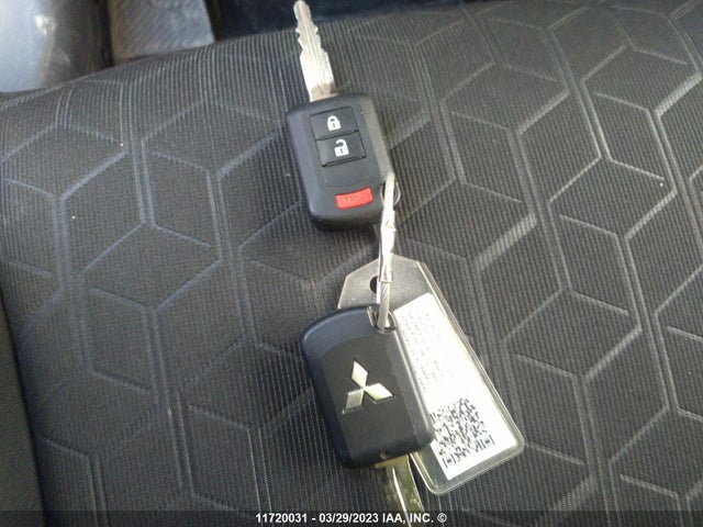 JA4AJUAU9MU601992 Mitsubishi RVR ES