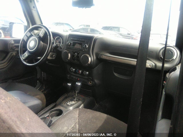 1C4BJWDG8GL314889 Jeep Wrangler Unlimited Sport