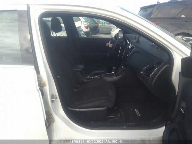 1C3CCBAB2EN229603 Chrysler 200 LX