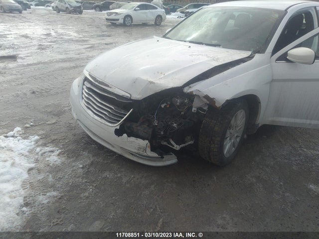 1C3CCBAB2EN229603 Chrysler 200 LX