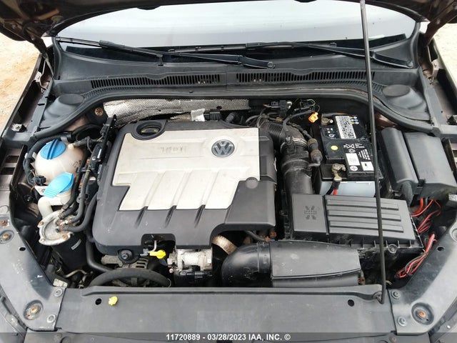 3VW3L7AJ9EM404307 Volkswagen JETTA TDI