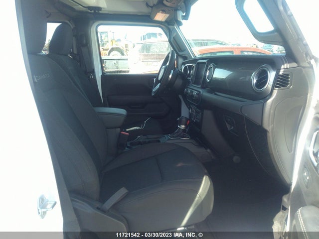1C4HJXEN6PW586787 Jeep Wrangler Sahara