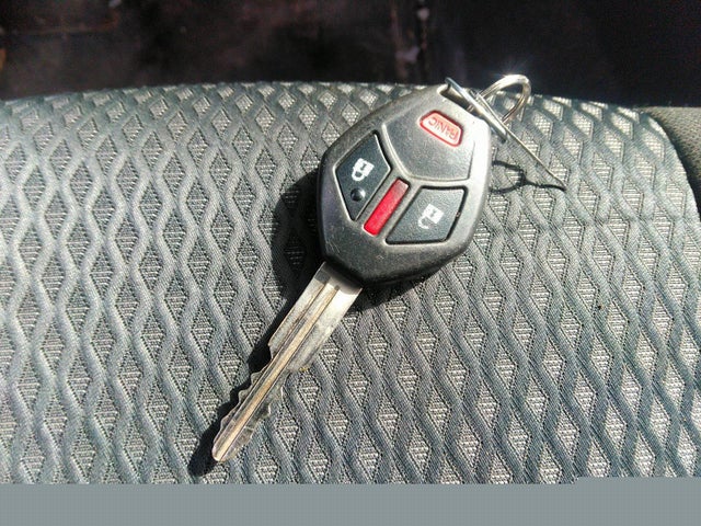 JA4AZ2A36GZ605915 Mitsubishi Outlander Es