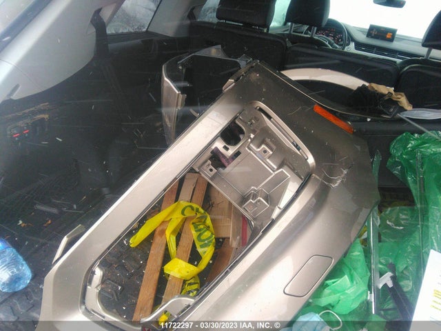 WA1LAAF76JD043864 Audi Q7 Premium Plus