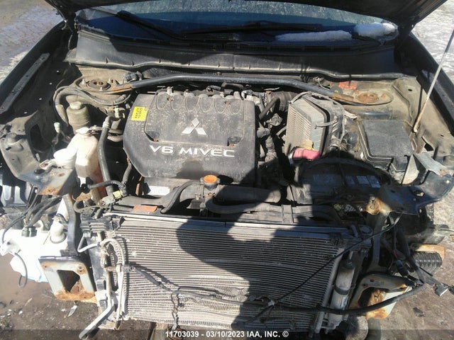 JA4JT3AX3BU607881 Mitsubishi Outlander Se