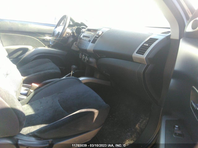 JA4JT3AX3BU607881 Mitsubishi Outlander Se
