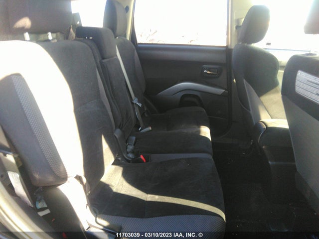 JA4JT3AX3BU607881 Mitsubishi Outlander Se