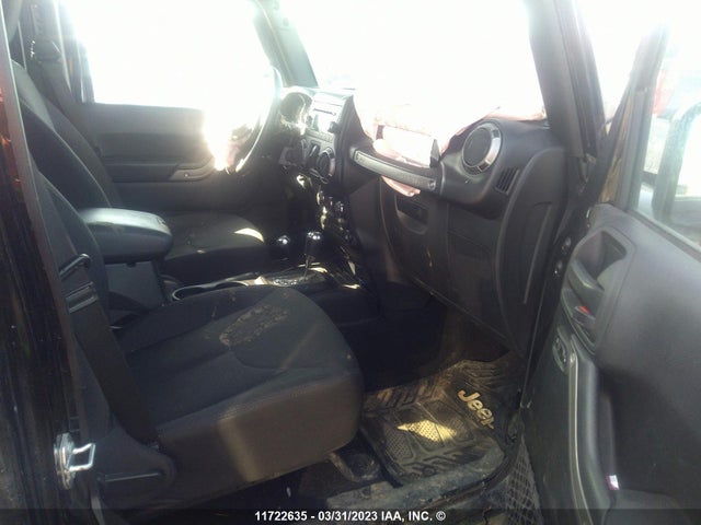 1C4BJWDG2JL864922 Jeep Wrangler Unlimited Sport