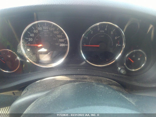1C4BJWDG2JL864922 Jeep Wrangler Unlimited Sport