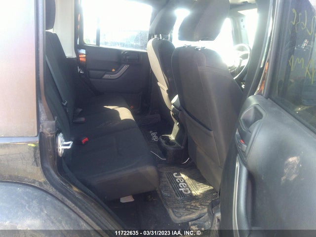 1C4BJWDG2JL864922 Jeep Wrangler Unlimited Sport