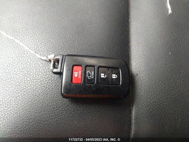 Toyota Rav4 Hv Se 2018 JTMJJREV0JD239505 Image 3