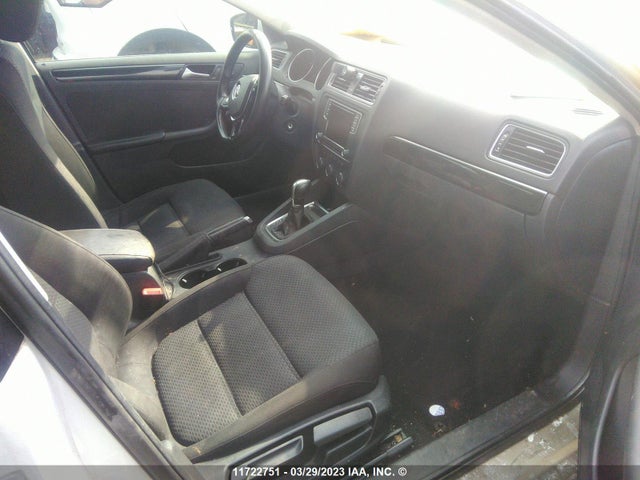 3VWD67AJ8GM213640 Volkswagen JETTA SE
