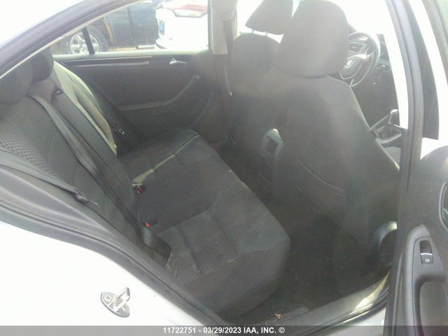 3VWD67AJ8GM213640 Volkswagen JETTA SE