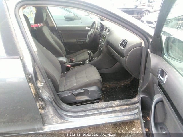 3VWML7AJ2EM613568 Volkswagen JETTA TDI